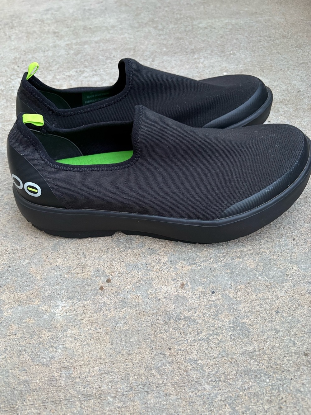 OOFOS OOmg eeZee Low Recovery Black Shoes Sneakers Women's Size 9.5